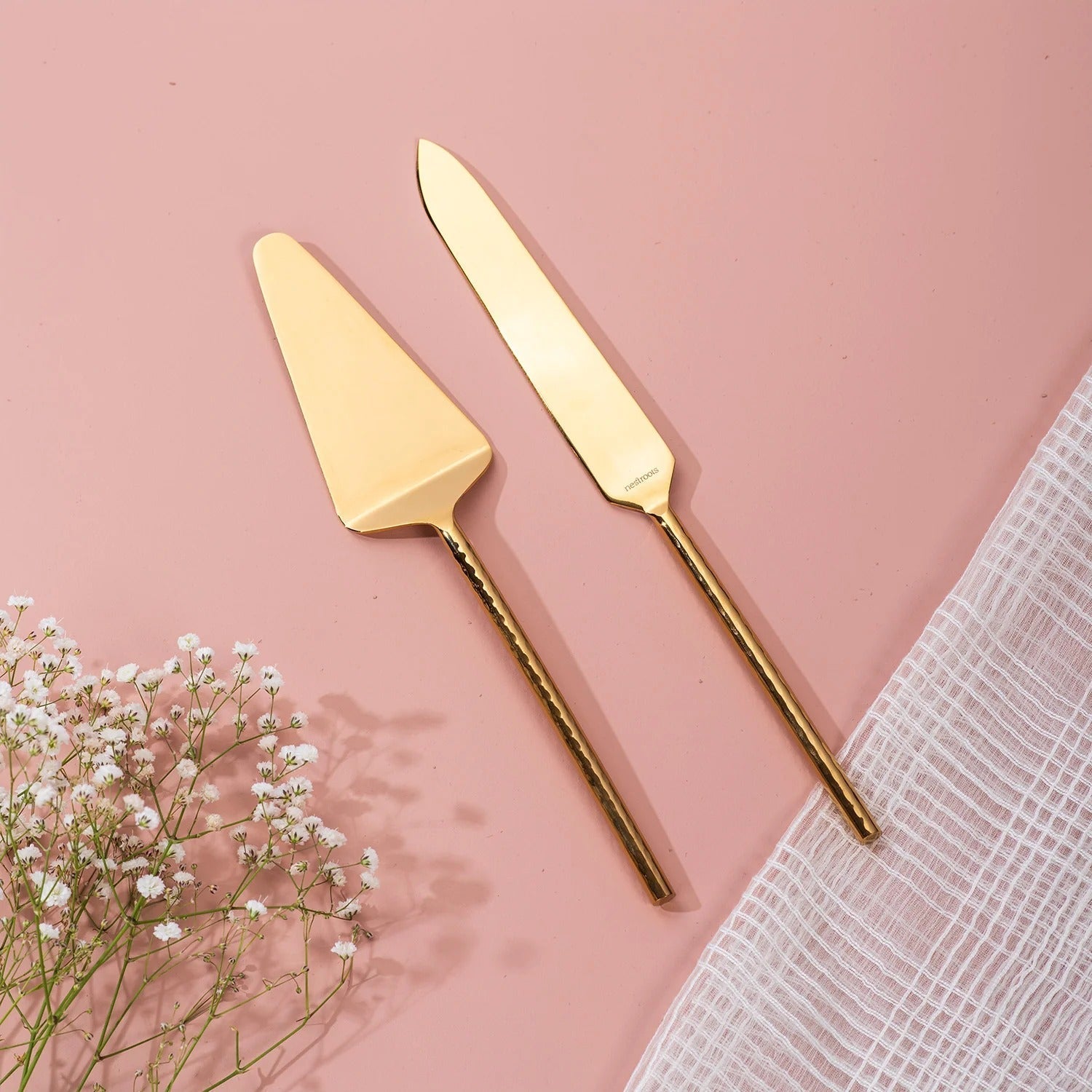 Nestroots Round Elegance Set of 2 Cake Servers with Hammered Handles