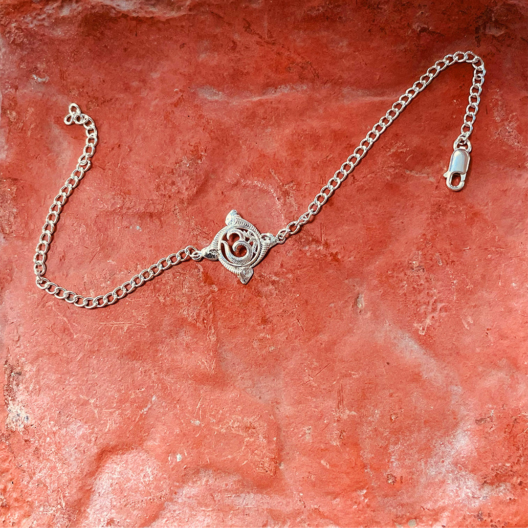 trueBrowns 925 Sterling Silver Textured Om Silver Chain Rakhi