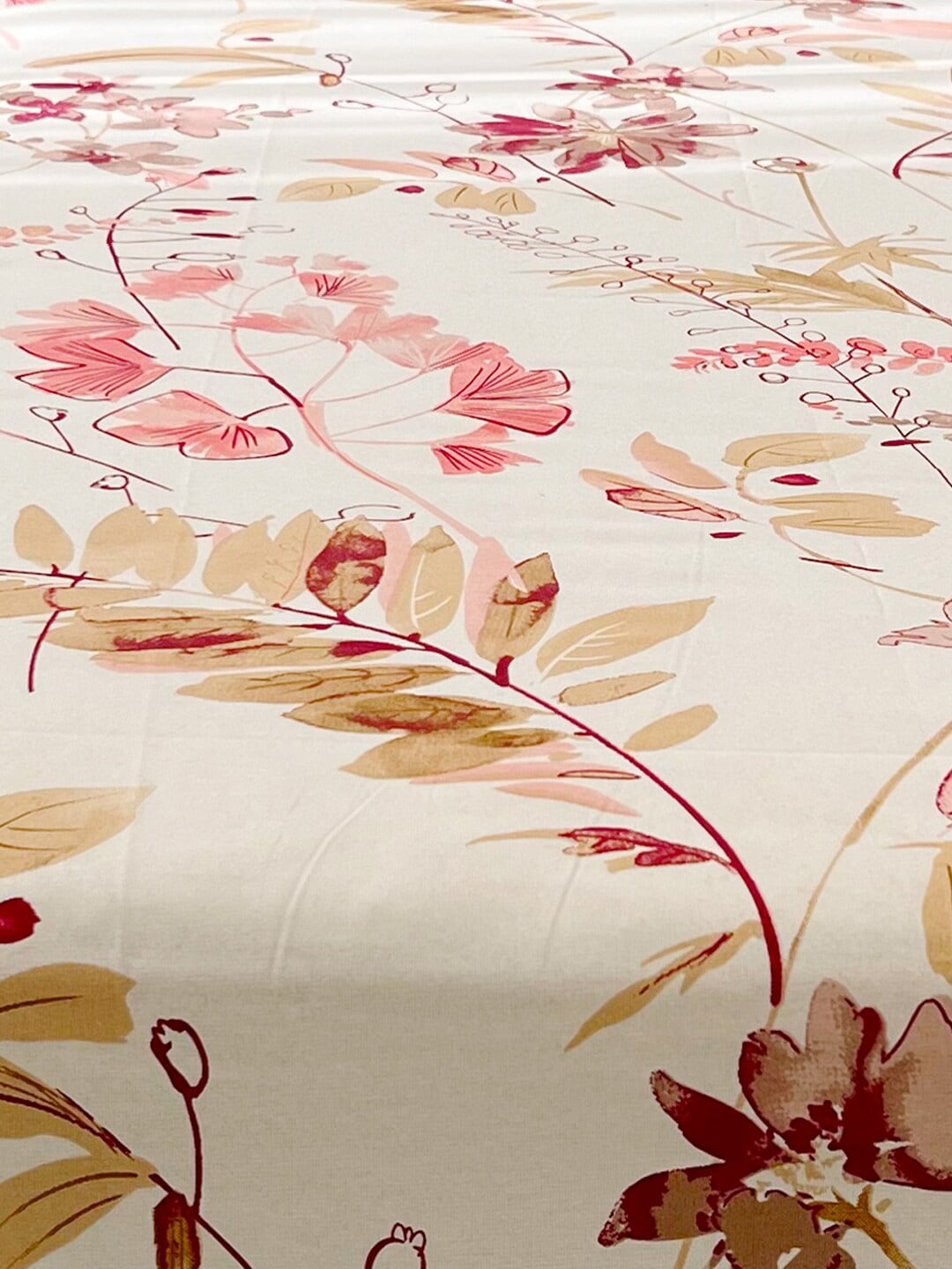 URBAN SPACE Serene White Floral Printed 200 TC Pure Cotton Bedsheet & Pillow Covers