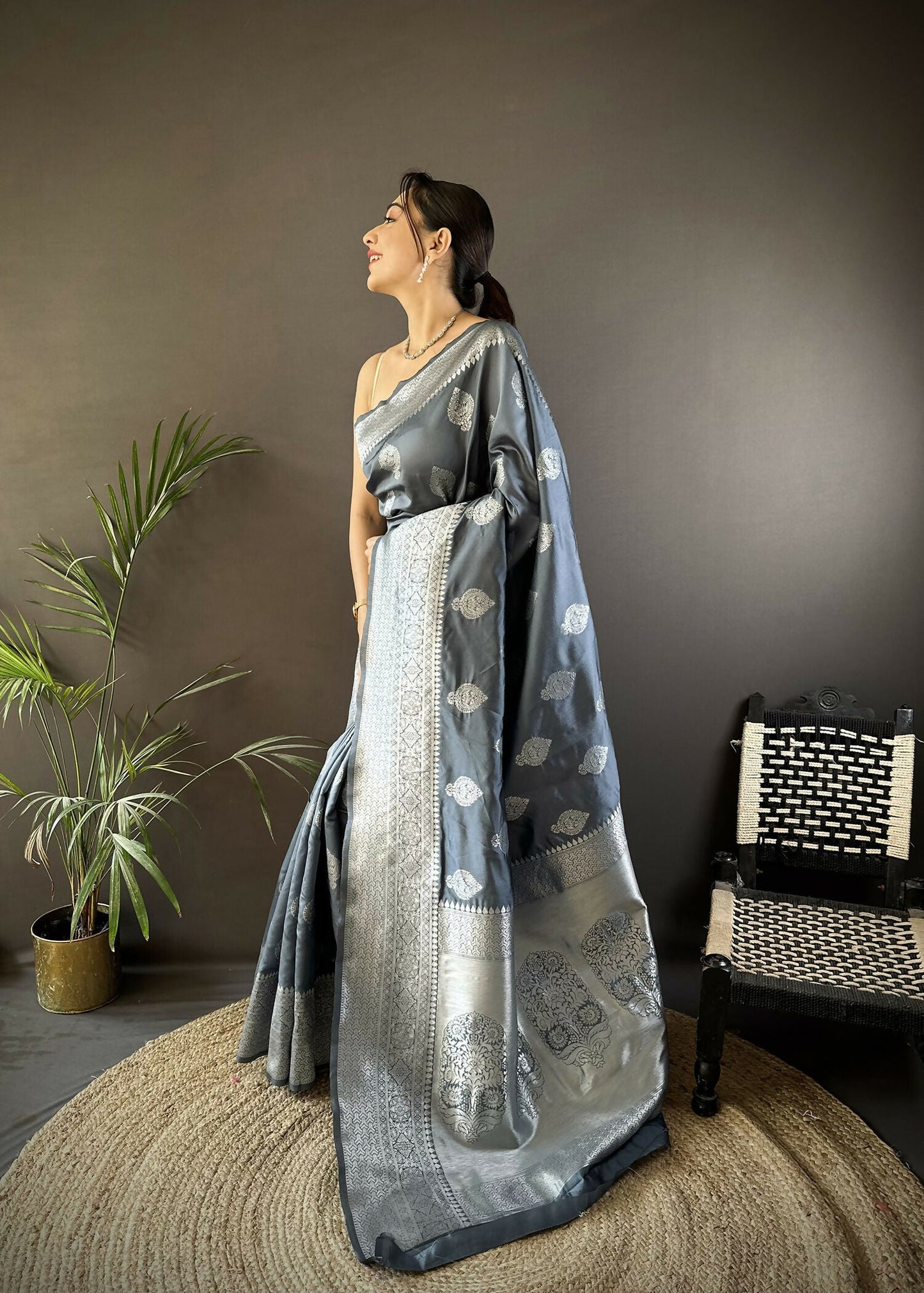 Joban Fashion Grey Floral Motifs Soft Silk Banarasi Saree