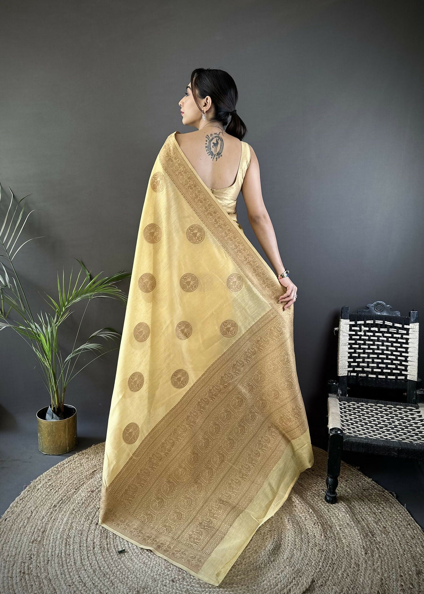 Joban Fashion Yellow Floral & Paisley Linen Silk Banarasi Saree