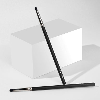 PAC Studio Eyeshadow Blending Brush 092 - Small Smudger Brush for Detailed Blending, Ultra Soft Bristles
