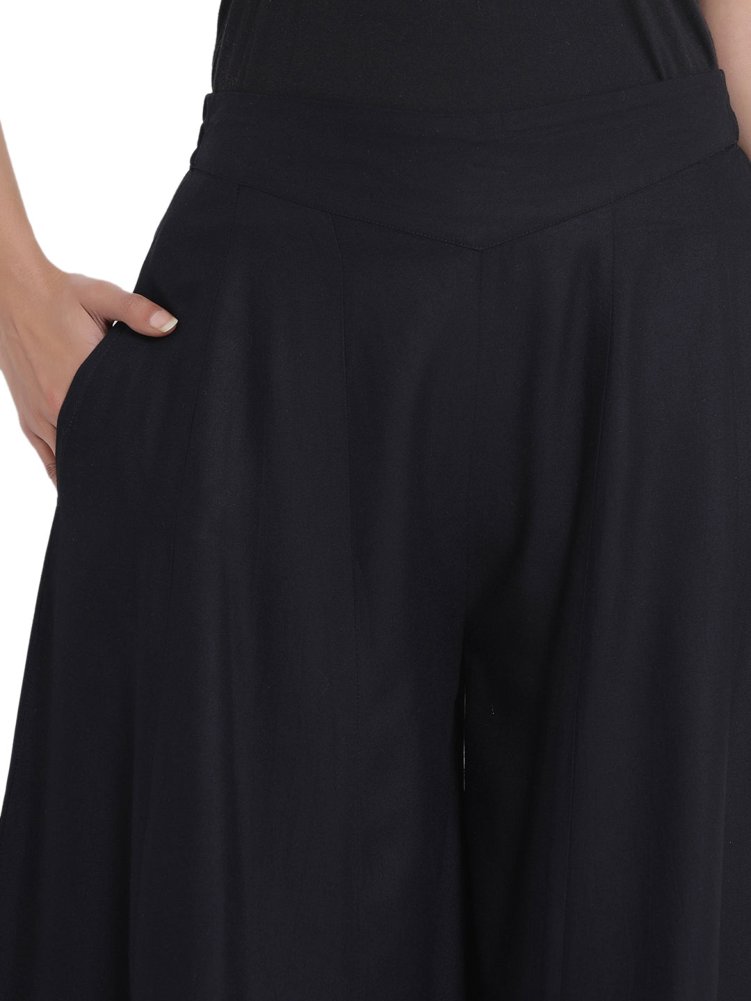 Juniper Women Black Rayon Solid Flared Palazzo