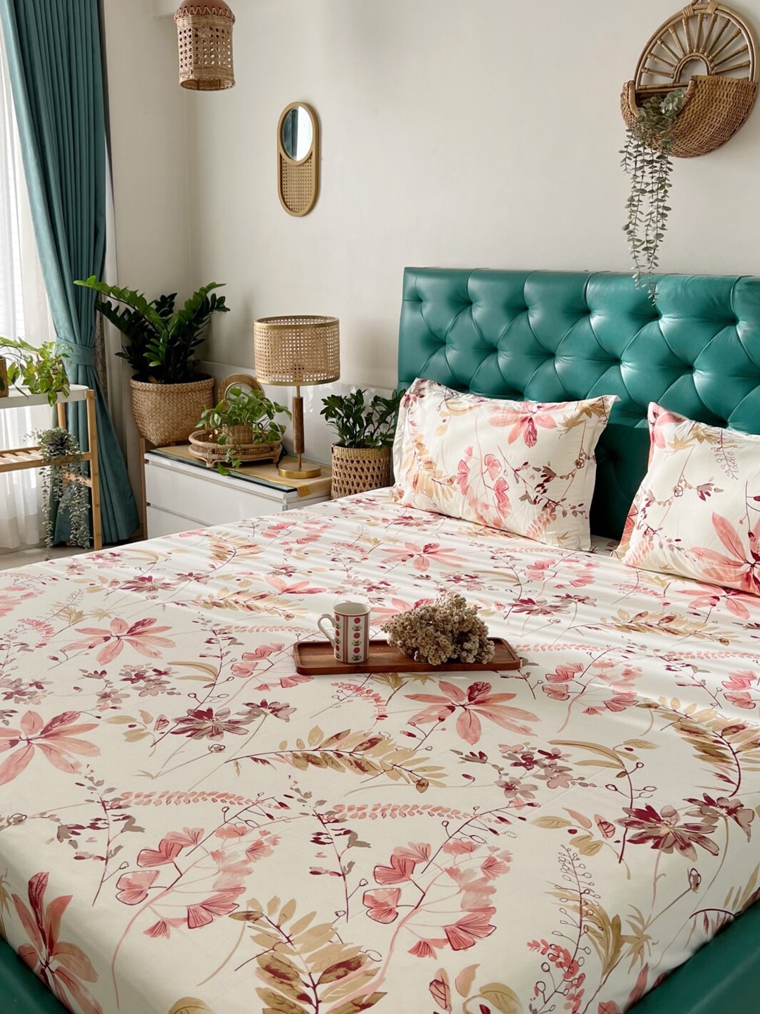 URBAN SPACE Serene White Floral Printed 200 TC Pure Cotton Bedsheet & Pillow Covers