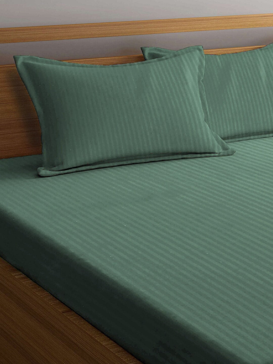 KLOTTHE Green Striped 210 TC Bedsheet with Pillow Covers