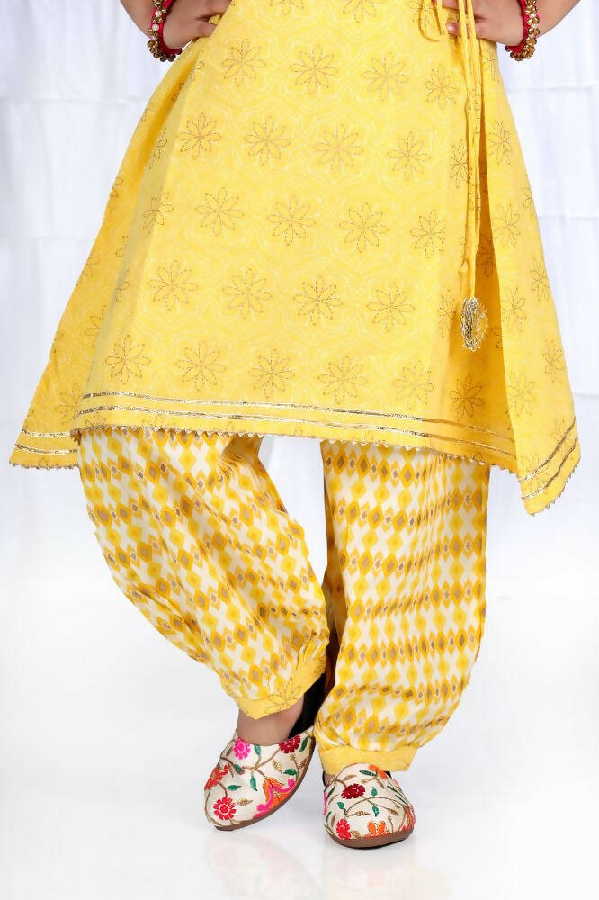 Tiny Bugs Girls Embroidered Strap Ethnic Jutis-Beige