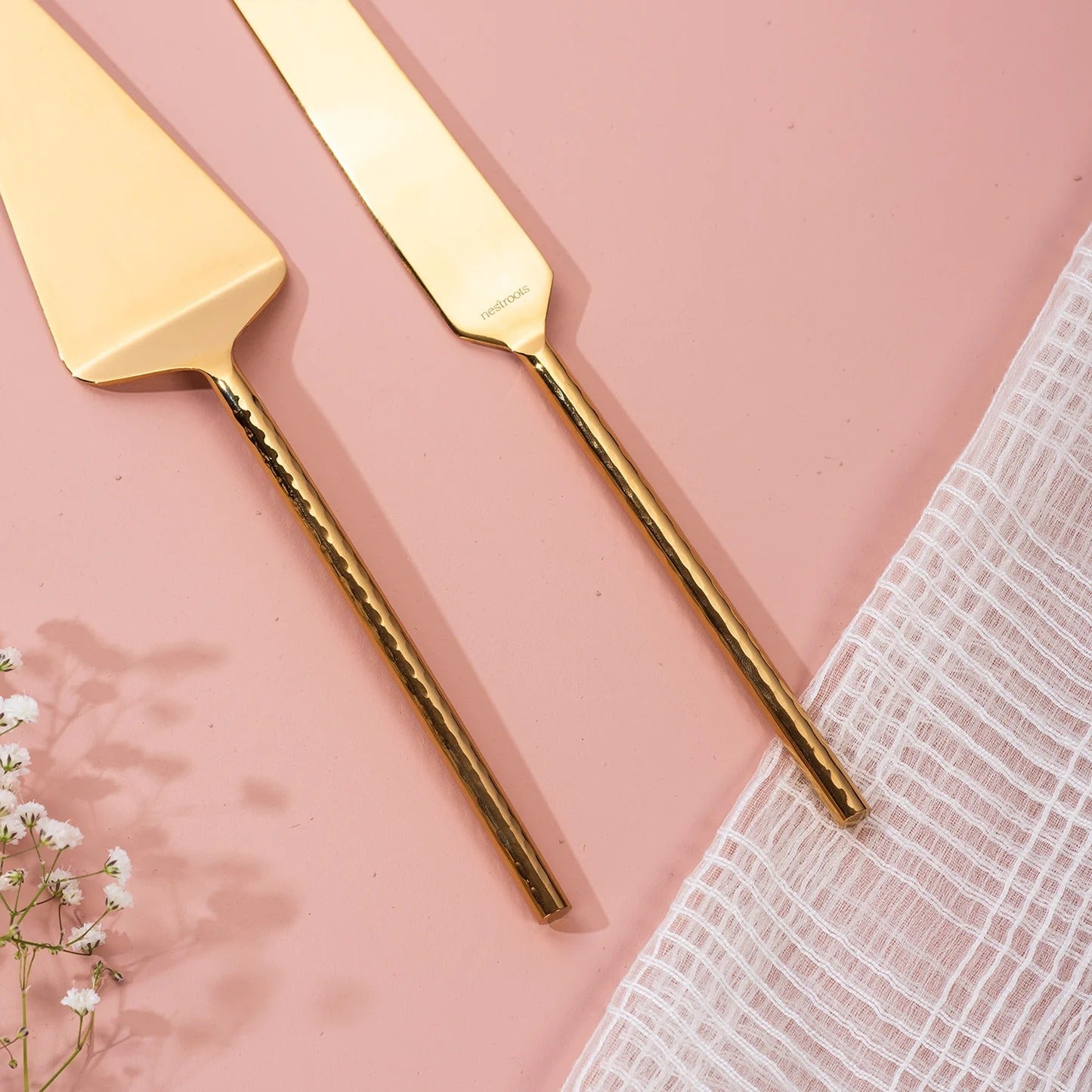 Nestroots Round Elegance Set of 2 Cake Servers with Hammered Handles