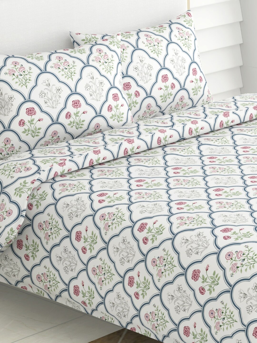 haus & kinder Blue & White Ethnic Motifs 186 TC King Bedsheet with 2 Pillow Covers
