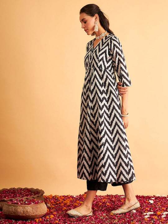 Shae by Sassafras Women Black & White Chevron Printed Anarkali Kurta