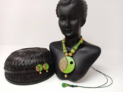 Terracotta Boho Style Mini Necklace Set With Hangings-Green And Gold