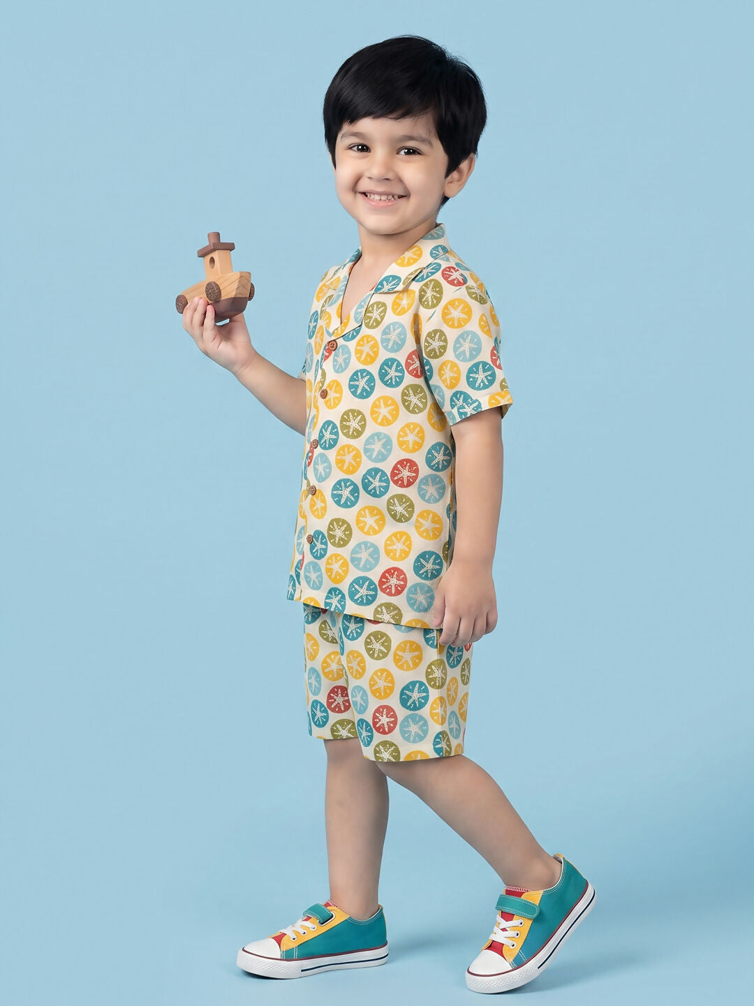 Breathables Woven Cotton Half Sleeves Colourful Star Fish Shirt & Shorts Multicolour