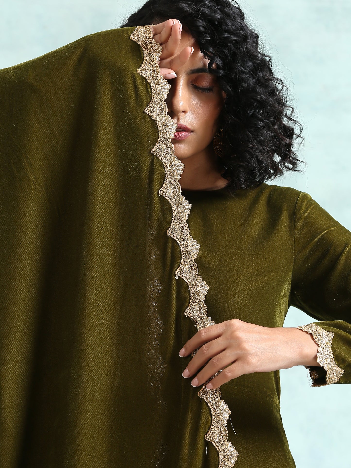 trueBrowns Mehandi Velvet Lace Shawl