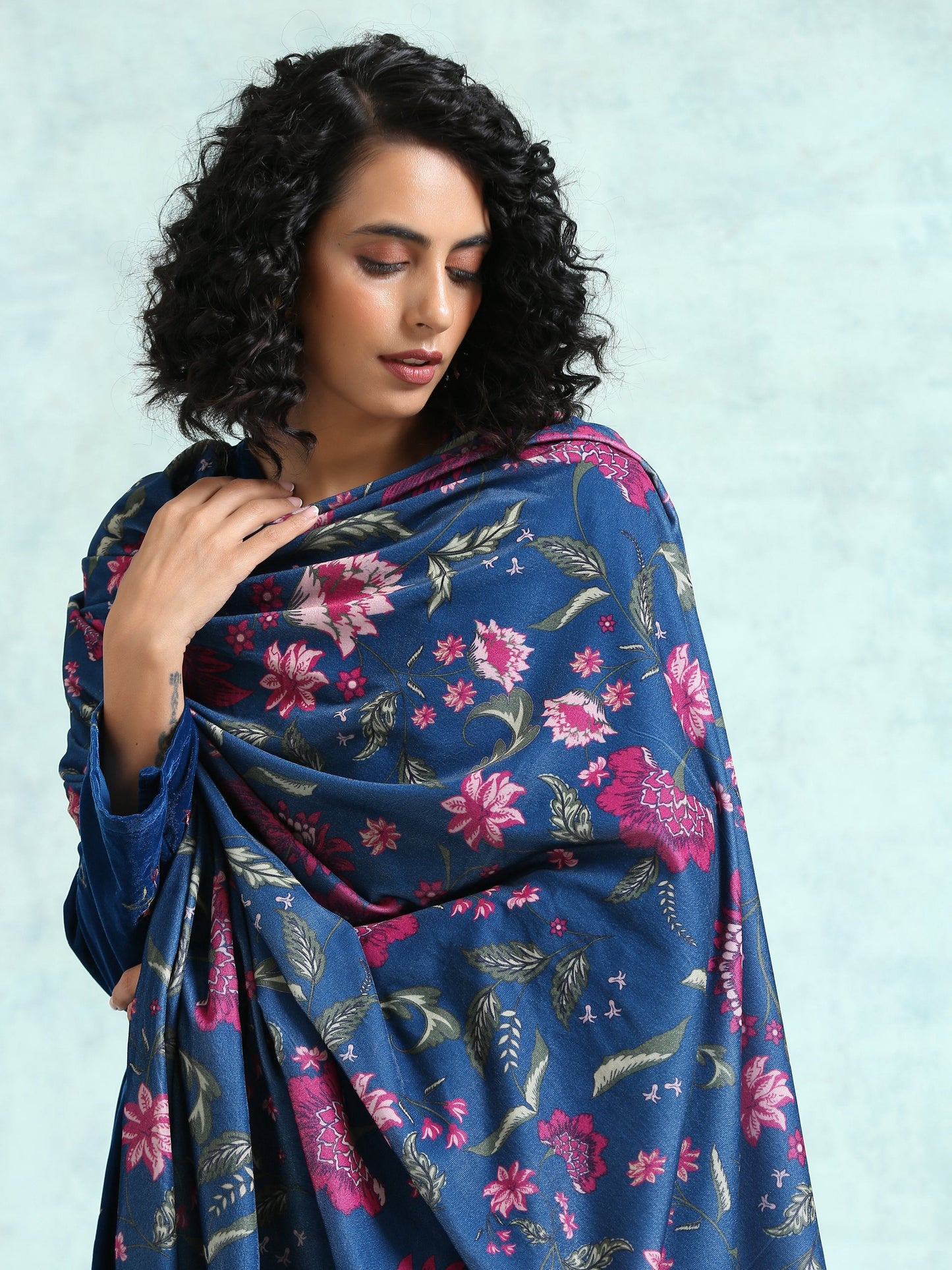 trueBrowns Blue Printed Velvet Shawl