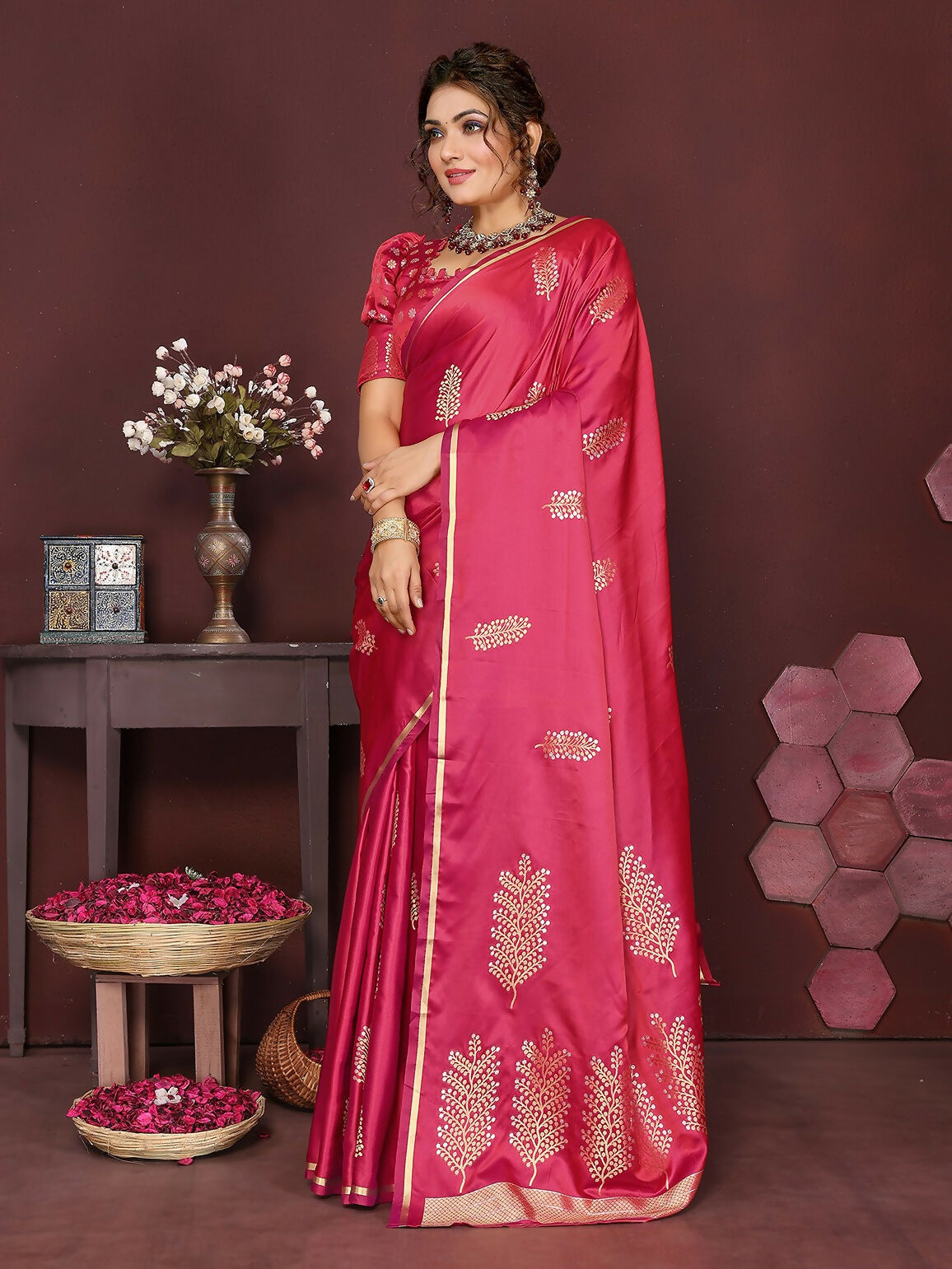 Joban Fashion Pink Floral Motifs Banarasi Silk Sarees