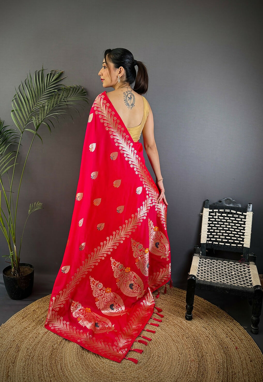 Joban Fashion Banarasi Pink Woven Soft Silk Saree