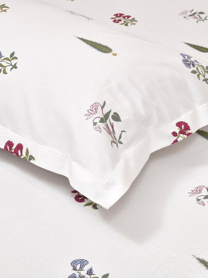 haus & kinder Floral Motifs White & Green 186 TC Cotton Queen Bedsheet & 2 Pillow Covers