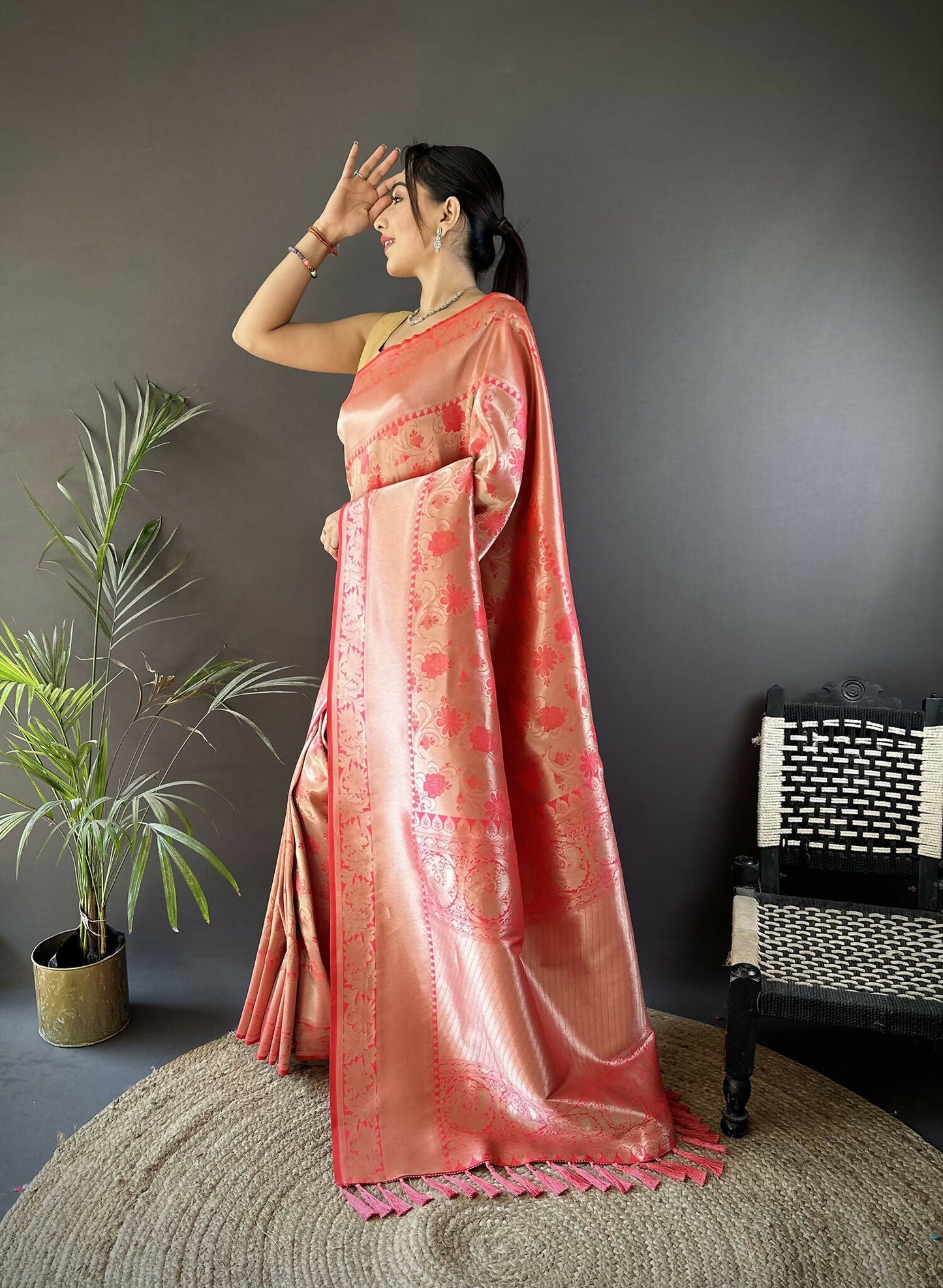 Joban Fashion Onion Pink Flower Jall Pattern Soft Silk Banarasi Saree