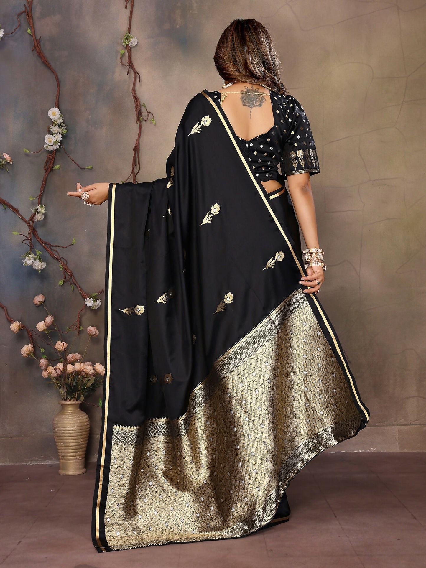 Joban Fashion Black Floral & Botanical Motifs Satin Silk Banarasi Silk Saree