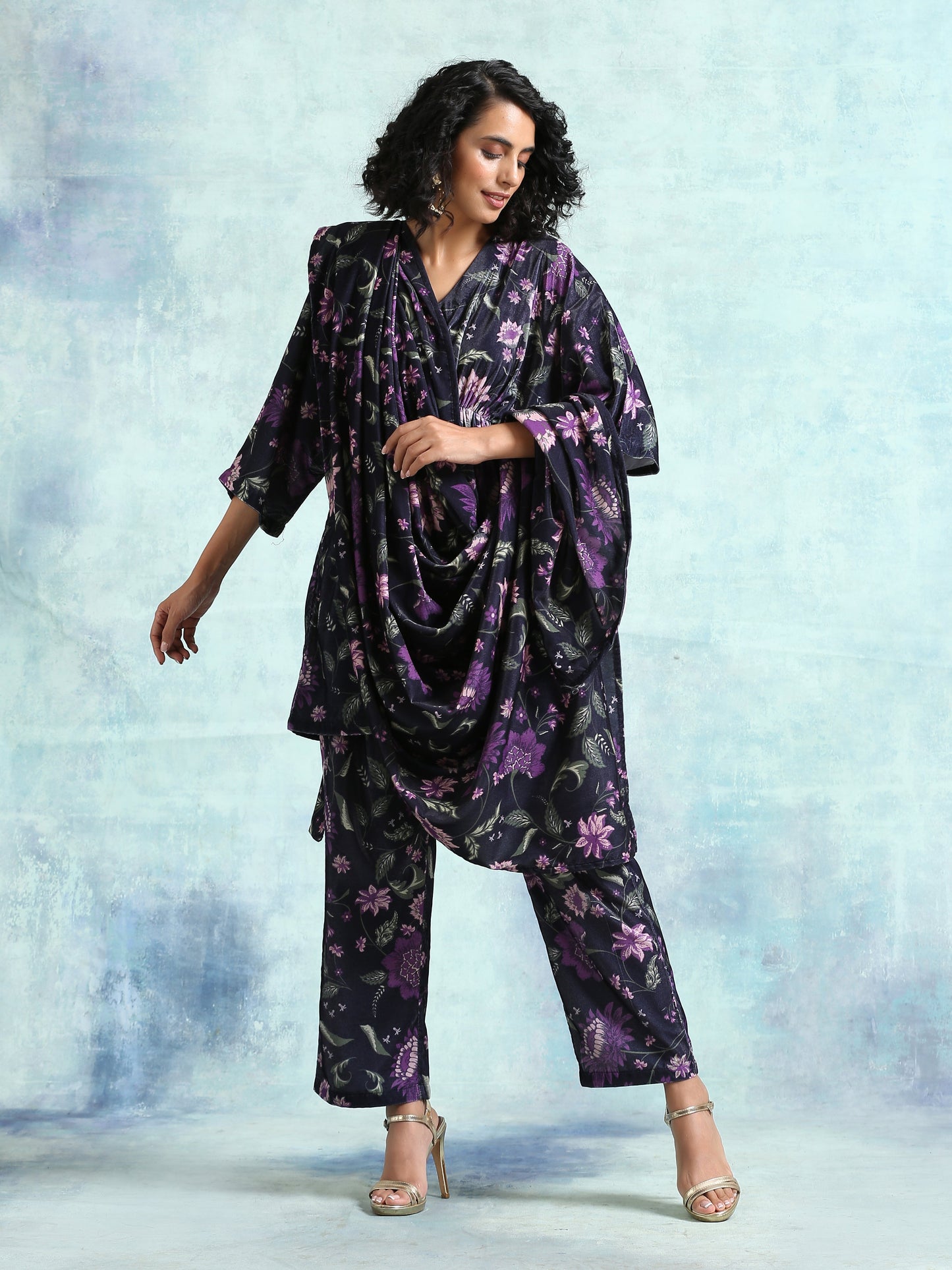 trueBrowns Black Printed Velvet Shawl