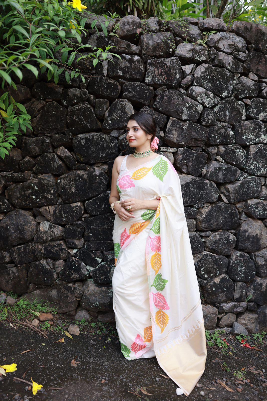 White Pure Silk Woven Design Saree with Unstitched Blouse - A2M