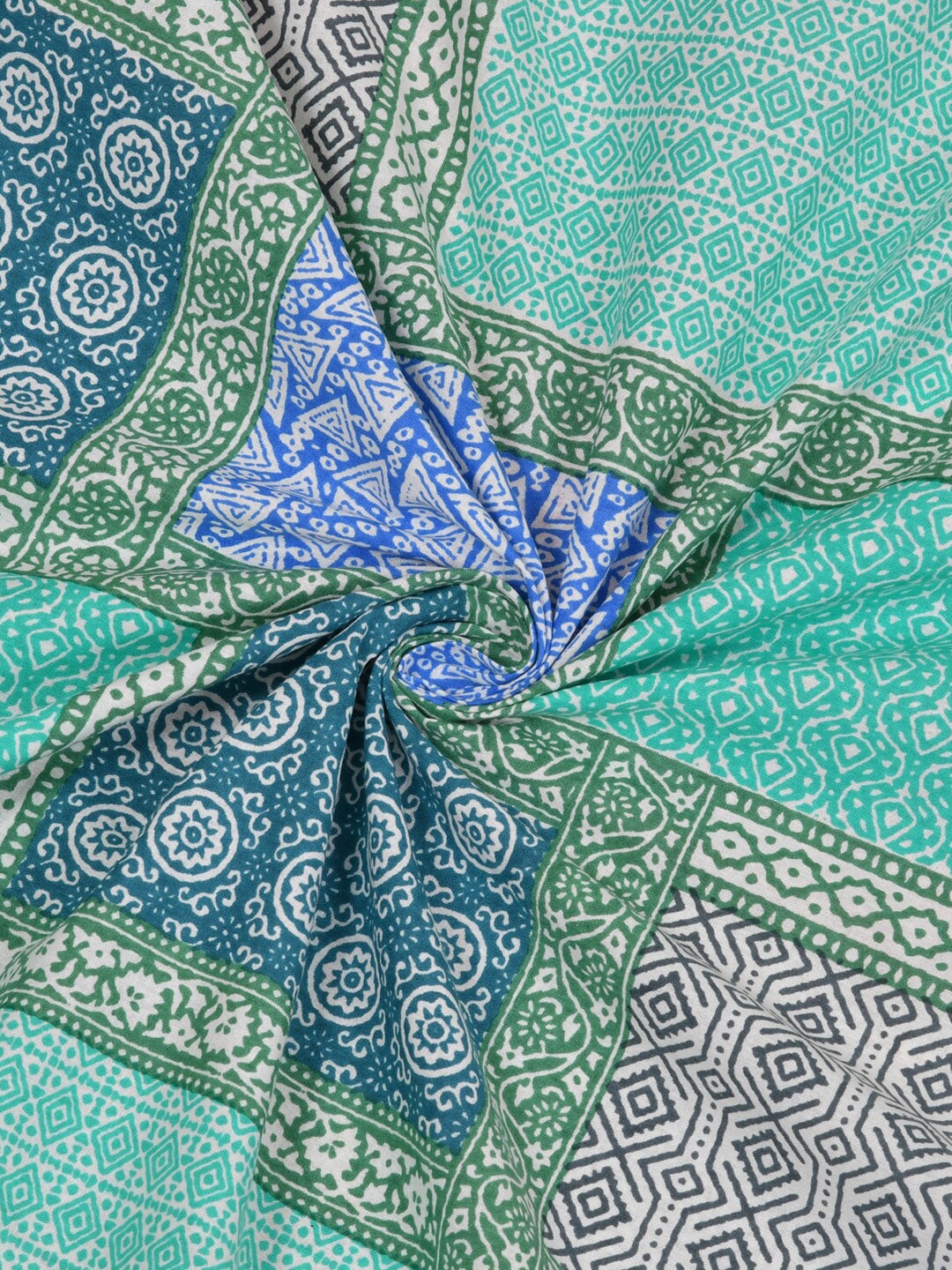 LIVING ROOTS Blue & Green Jaipur Printed 210 TC King Bedsheet with 2 Pillow Covers