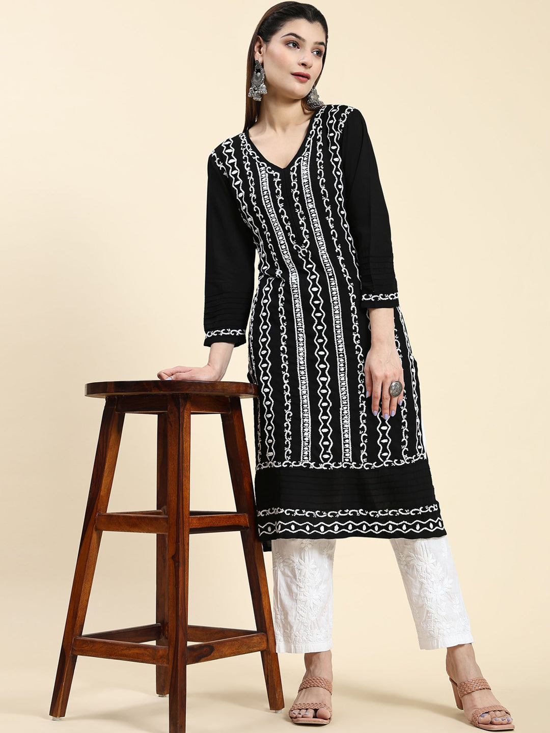 HOUSE OF KARI Ethnic Motifs Embroidered Chikankari Straight Kurta