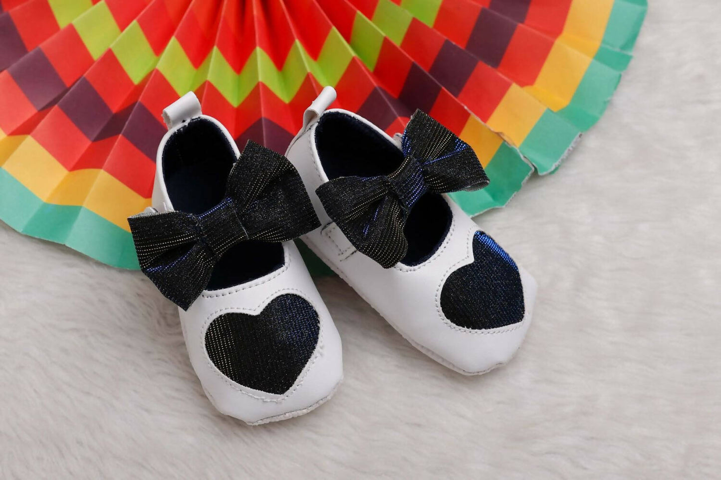 Tiny Bugs Girls Heart Bow Detailing Booties - White & Black