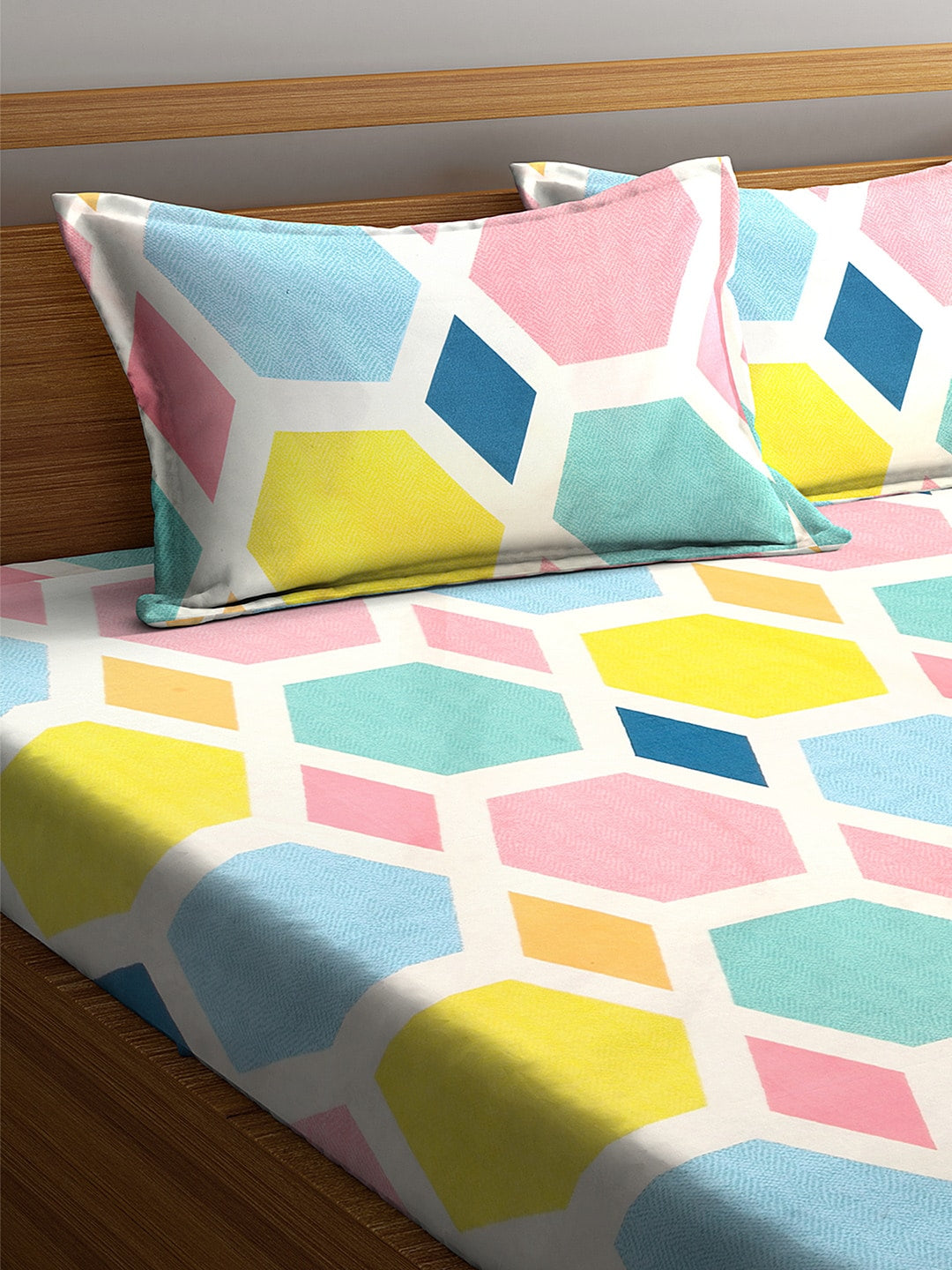KLOTTHE Multicoloured Geometric 300 TC Fitted Double Bedsheet with 2 Pillow Covers