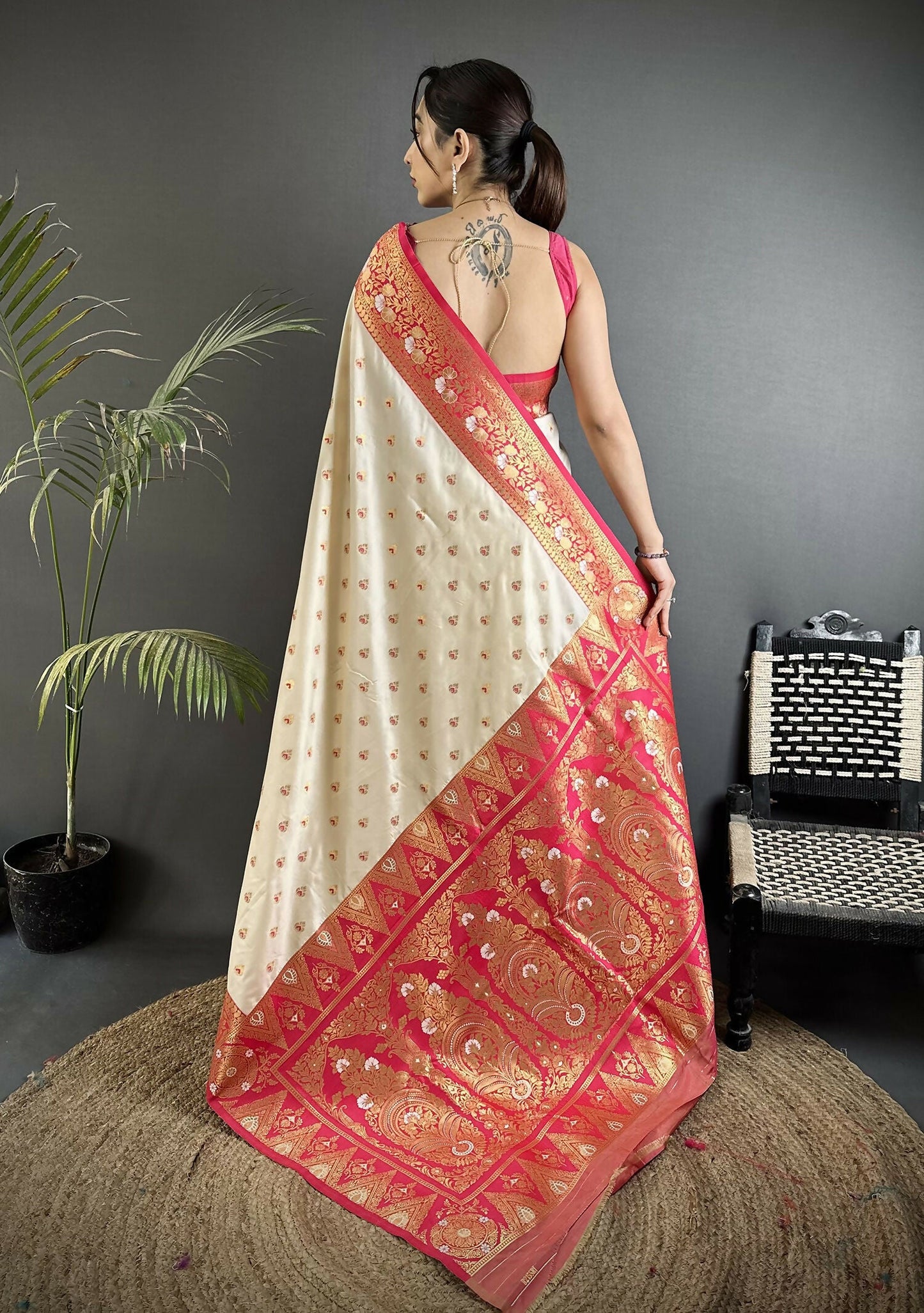 Joban Fashion Off White Intricate Motifs Soft Silk Banarasi Saree