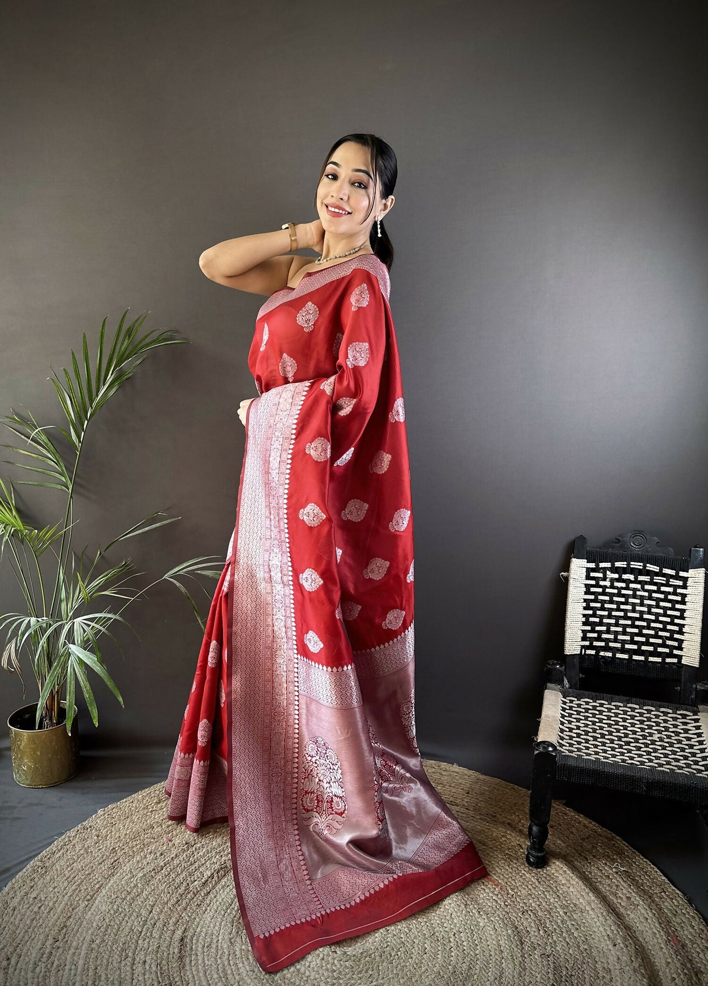 Joban Fashion Maroon Floral Motifs Soft Silk Banarasi Saree