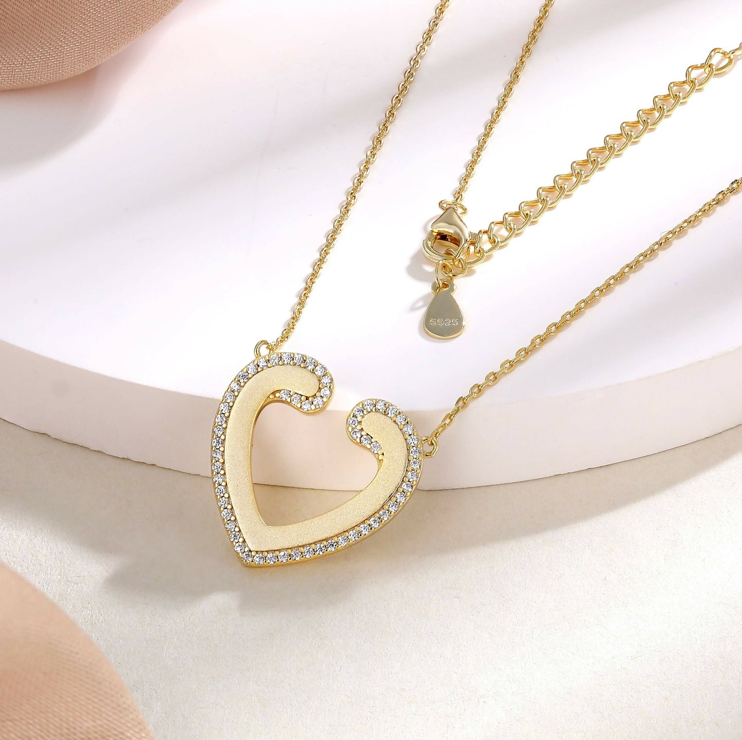 Cauer CAUER 925 Sterling Silver Moissanite Round Pendant Chain