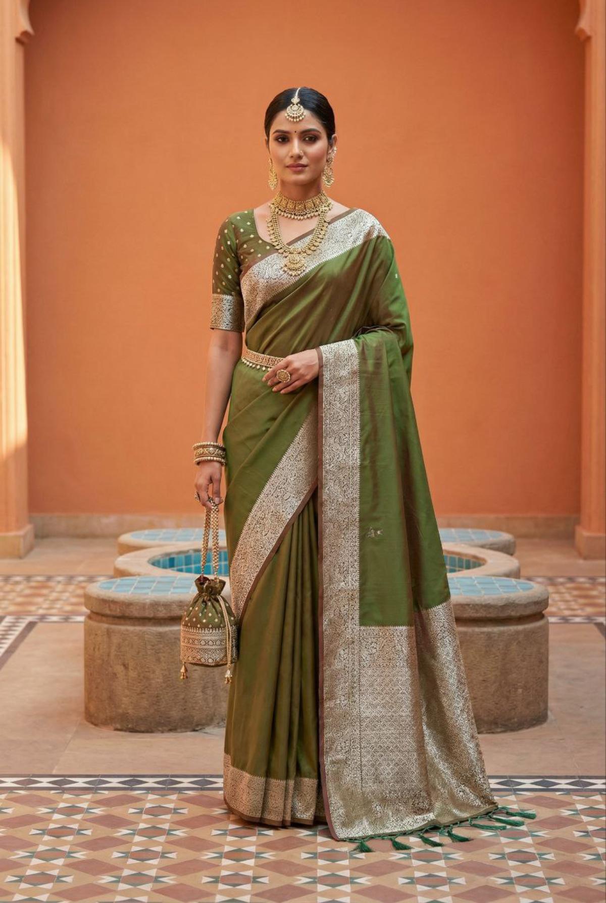 Mameraa Sarees Green Soft Banarasi Silk Fabric Saree With Natural Zari Weaving In Gala Border-Green