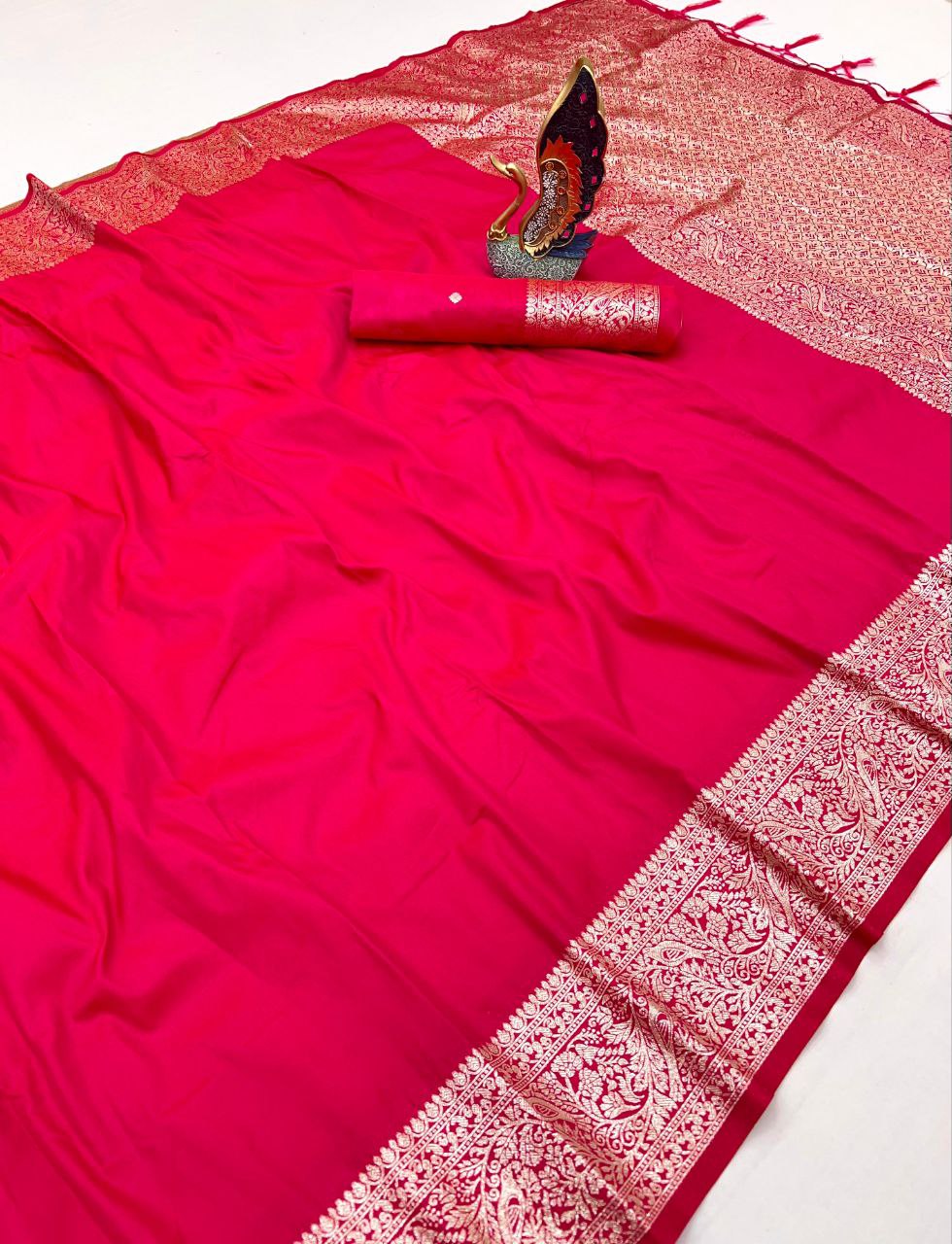 Mameraa Sarees Pink Soft Banarasi Silk Fabric Saree With Natural Zari Weaving In Gala Border-Pink