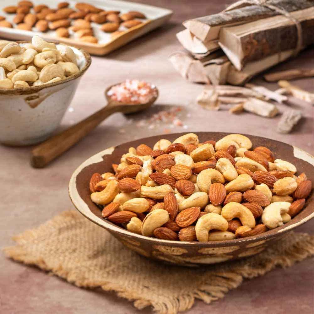 Paper Boat Smoked and Roasted Mixed Nuts with Himalayan Pink Salt, Premium Dry Fruit Mix | Almonds & Cashews, Pouch (200g)