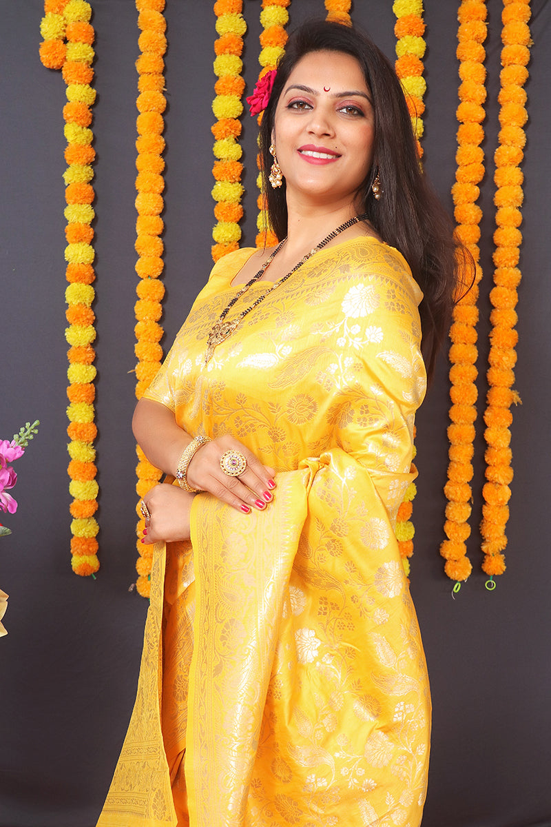 Monjolika Fashion Yellow Silk Blend Banarasi Saree With Zari Weaving