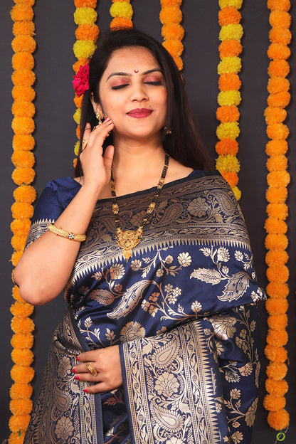 Monjolika Fashion Navy Blue Silk Blend Banarasi Saree With Zari Weaving
