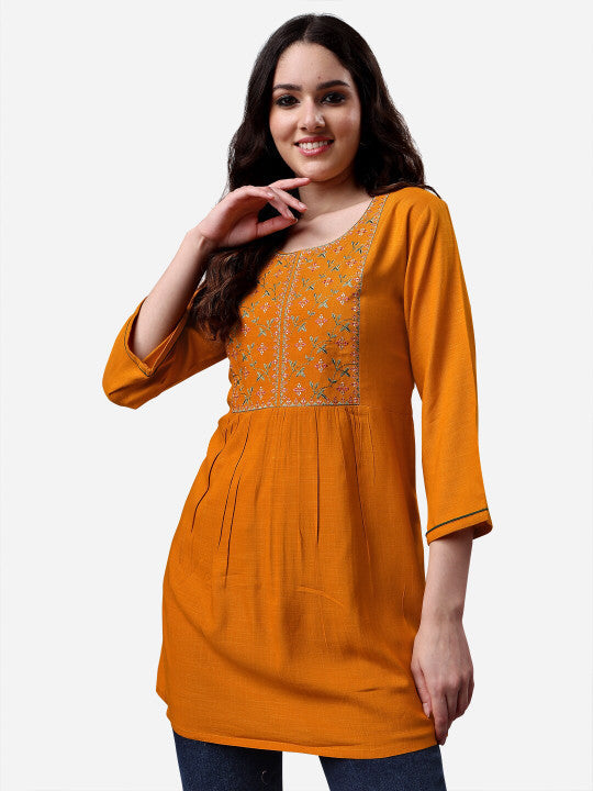 Sangria Women Floral Embroidered Longline Top