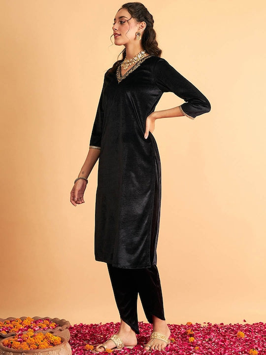 Shae by Sassafras Embroidered V-Neck Zari Velvet Kurta