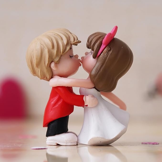 Ecraftindia Romantic Kissing Couple Statue Decorative Showpiece | Valentine Gift