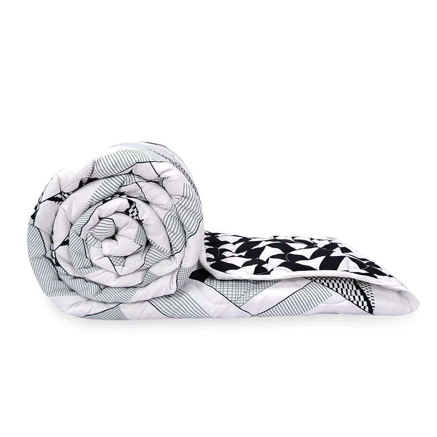 Divine Casa Super Soft Geometric 120 GSM Microfiber Winter Double Bed Comforter/Duvet King Size Bed AC Blanket/Quilt Colour Bright White and Black