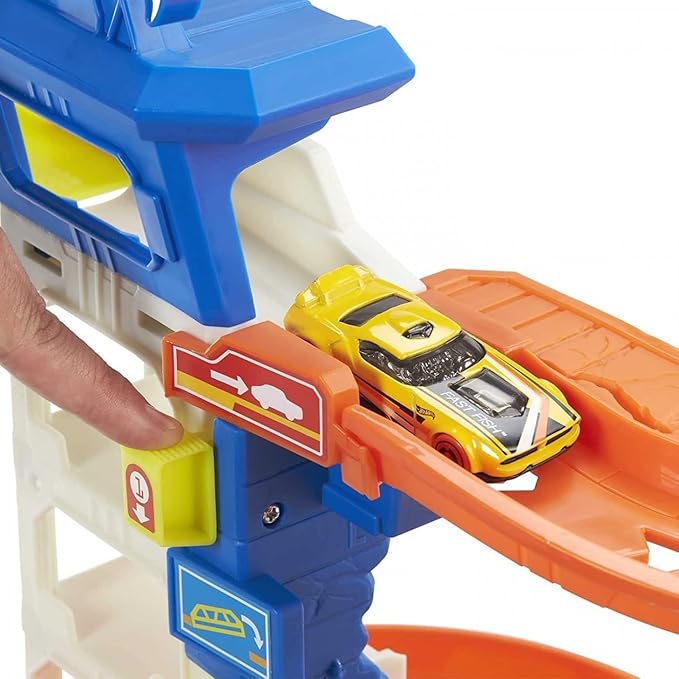 Hot Wheels Track Set and 1:64 Scale Toy Car Multi-Level Playset