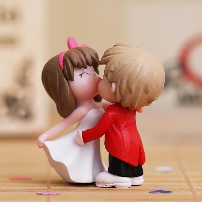 Ecraftindia Romantic Kissing Couple Statue Decorative Showpiece | Valentine Gift