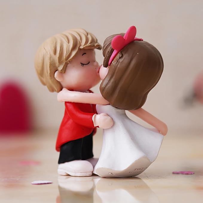 Ecraftindia Romantic Kissing Couple Statue Decorative Showpiece | Valentine Gift