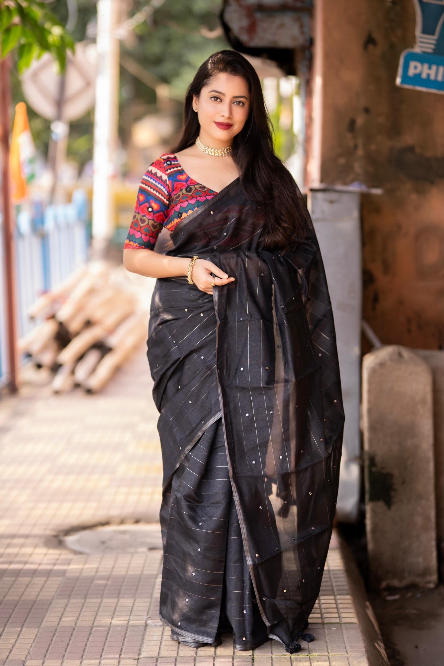 Black Pure Linen Ethnic Motifs Saree with Unstitched Blouse - A2M