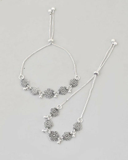 VOJ Set of 2 Traditional Flower Shapped Designer Anklet