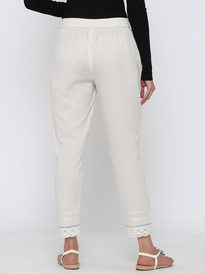 Juniper Women Offwhite Cotton Flex Solid Slim Fit Pant/Slim Pant