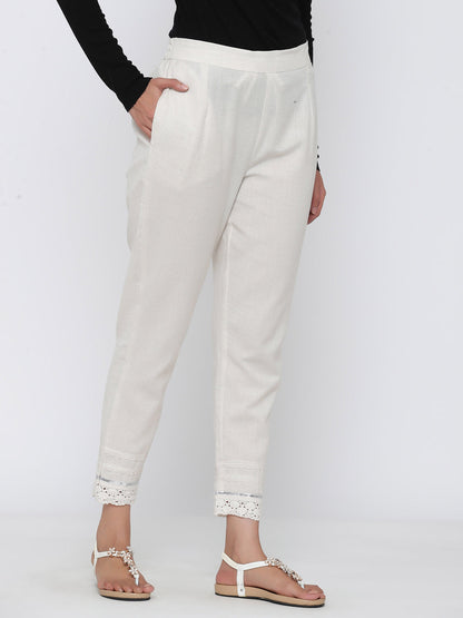 Juniper Women Offwhite Cotton Flex Solid Slim Fit Pant/Slim Pant