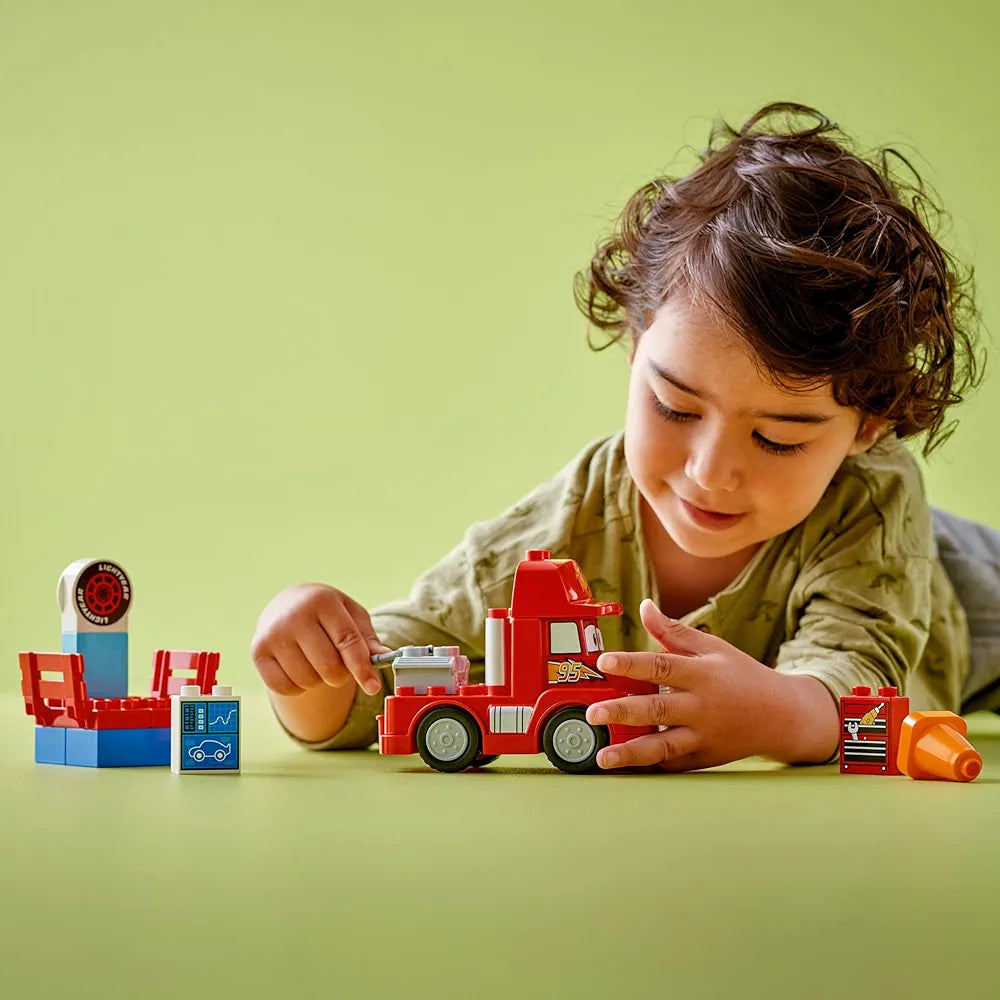Lego Duplo  Disney and Pixar’s Cars Mack at The Race 10417
