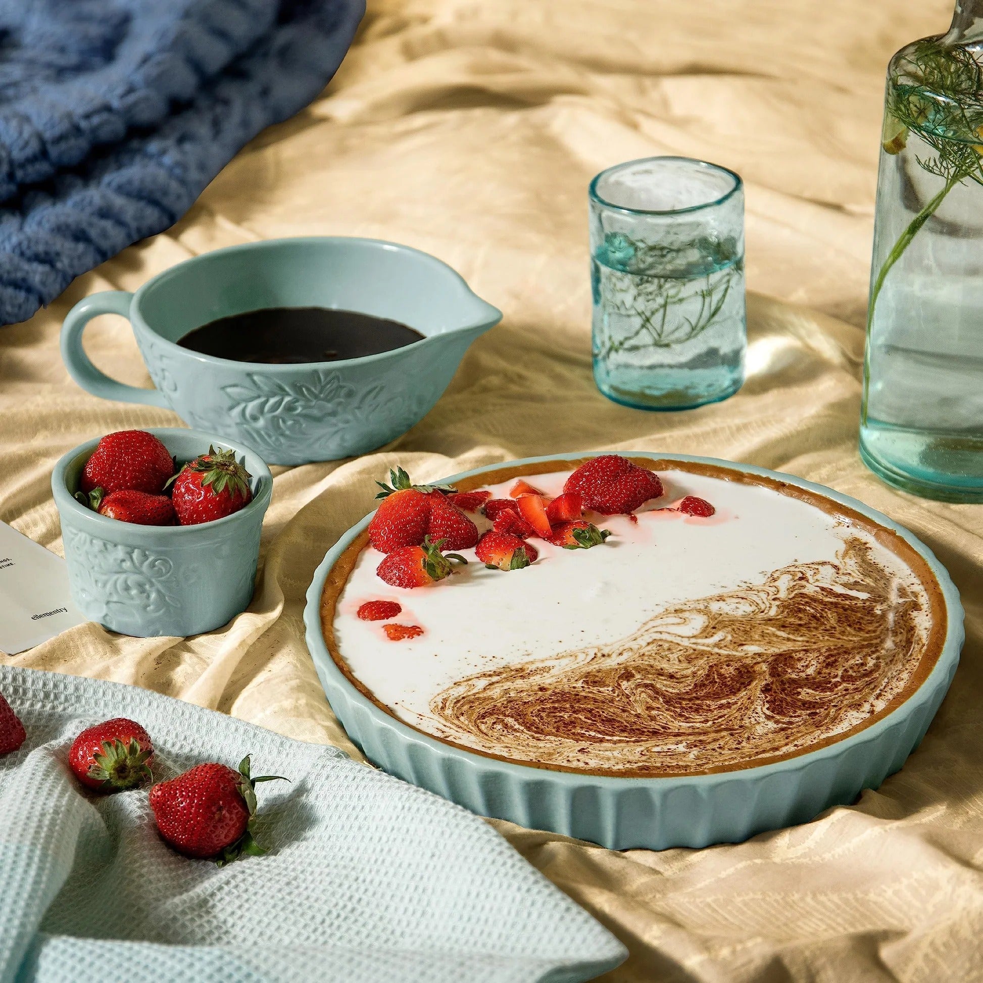 Ellementry Upper Crust Ceramic Tart Dish 1500ml Microwave Oven Safe Serving Tray