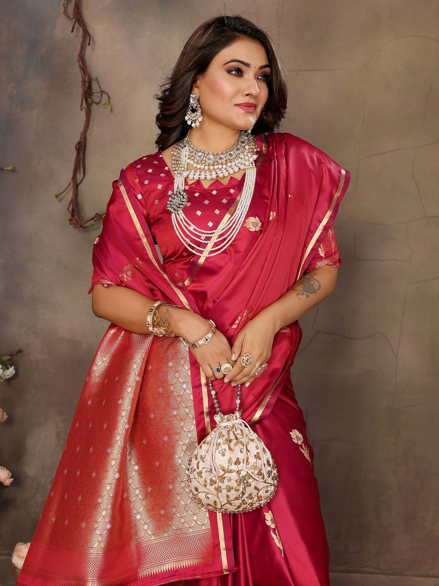 Joban Fashion Red Floral & Botanical Motifs Satin Silk Banarasi Silk Saree